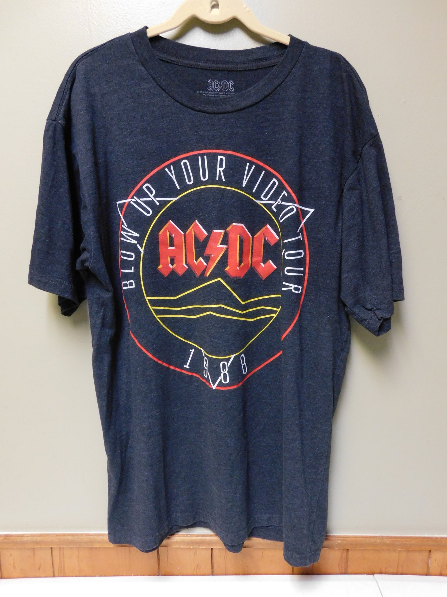 AC/DC Blow Up Your Video Tour 1988 Tshirt Size XLT