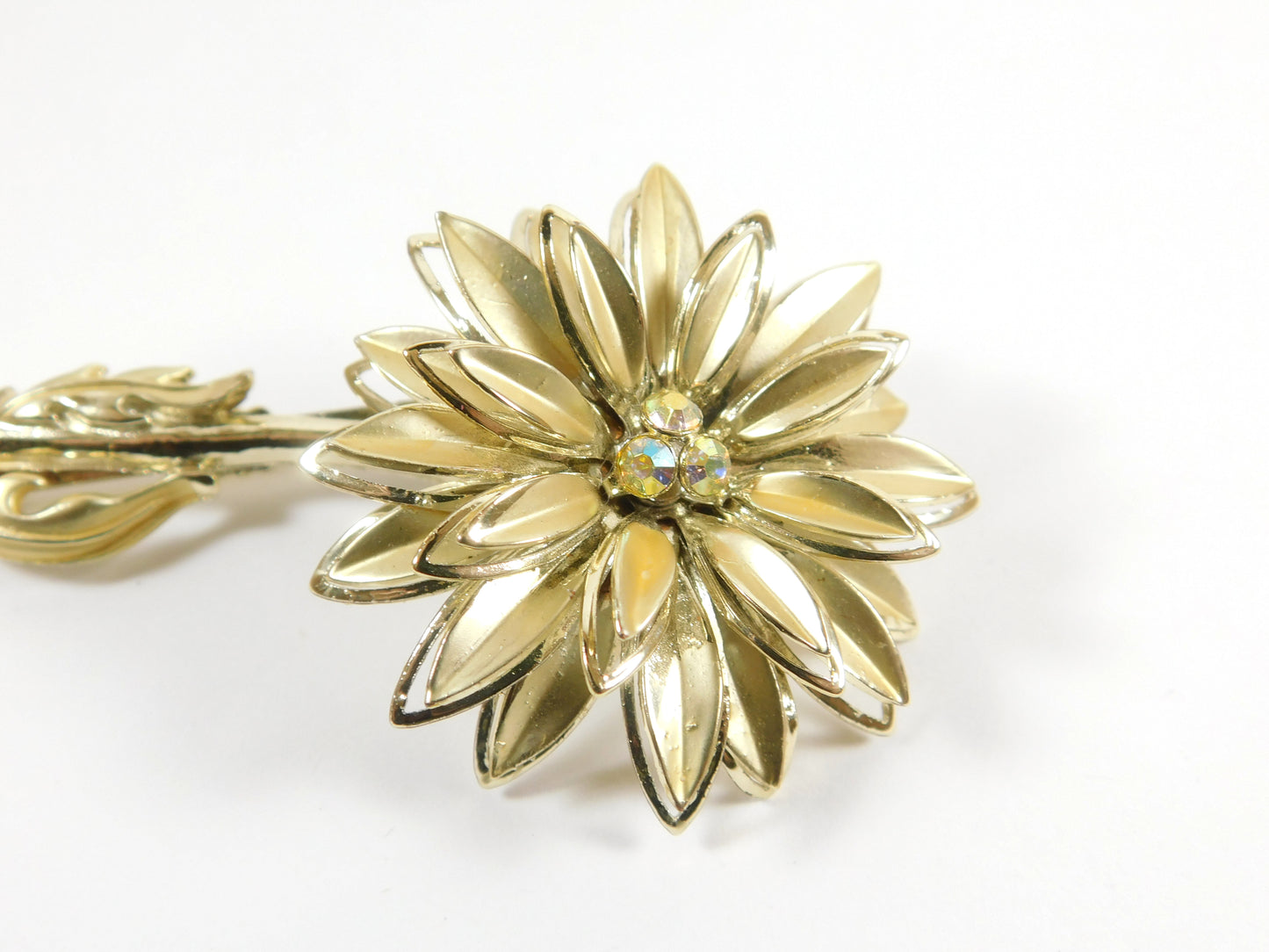 Vintage Gold Tone Flower Pin Brooch