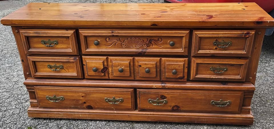 8 Drawer Dresser