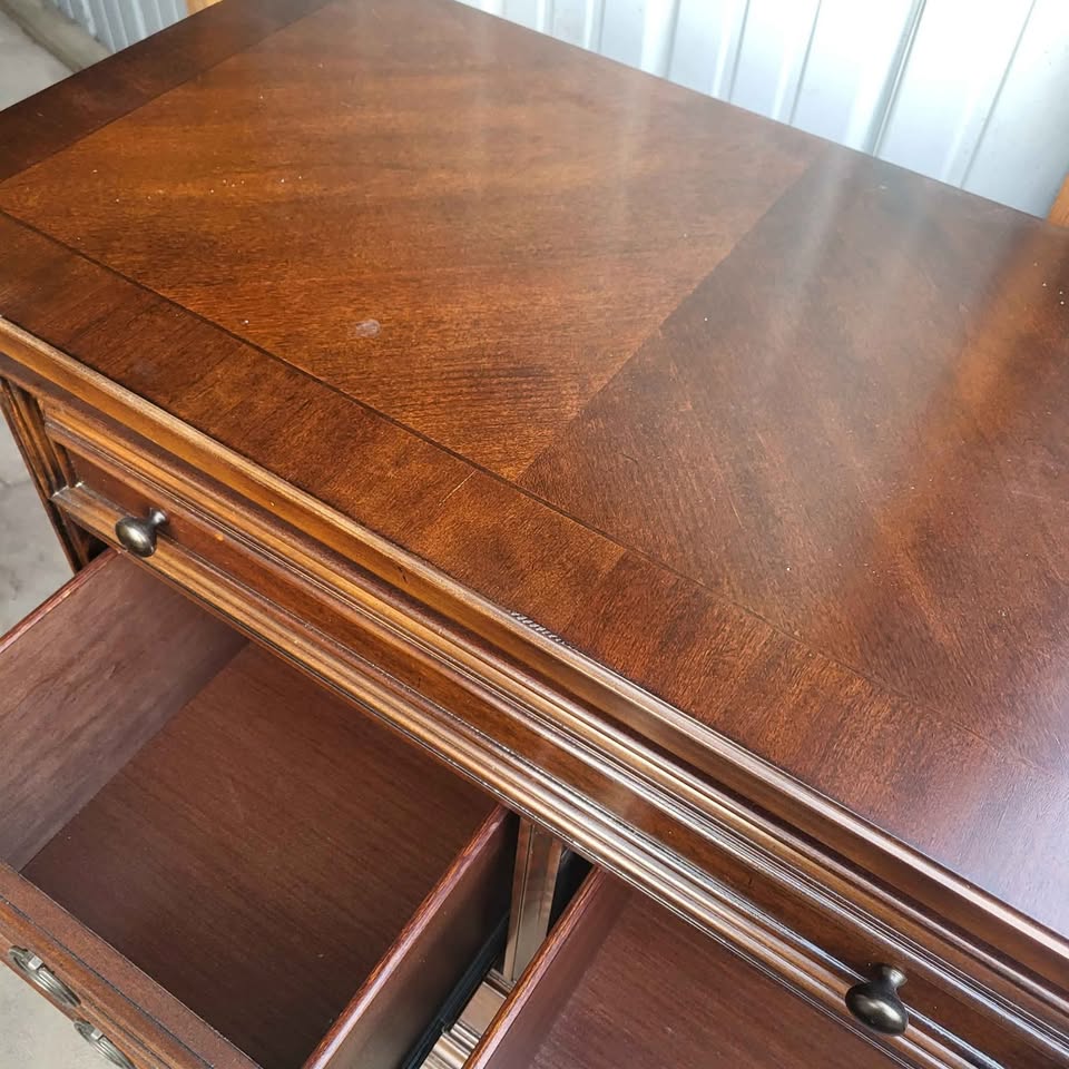 7 Drawer Chandler Dresser and Beveled Mirror