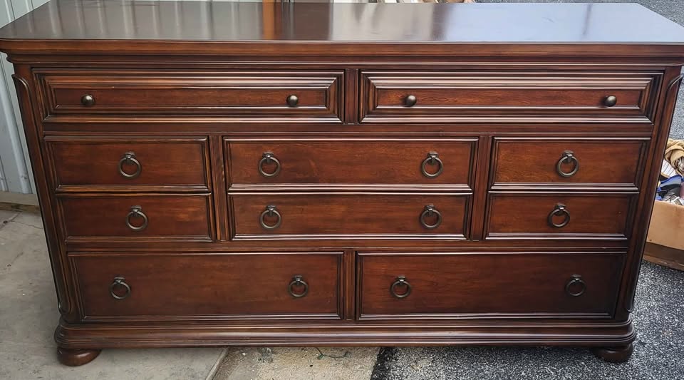 7 Drawer Chandler Dresser and Beveled Mirror